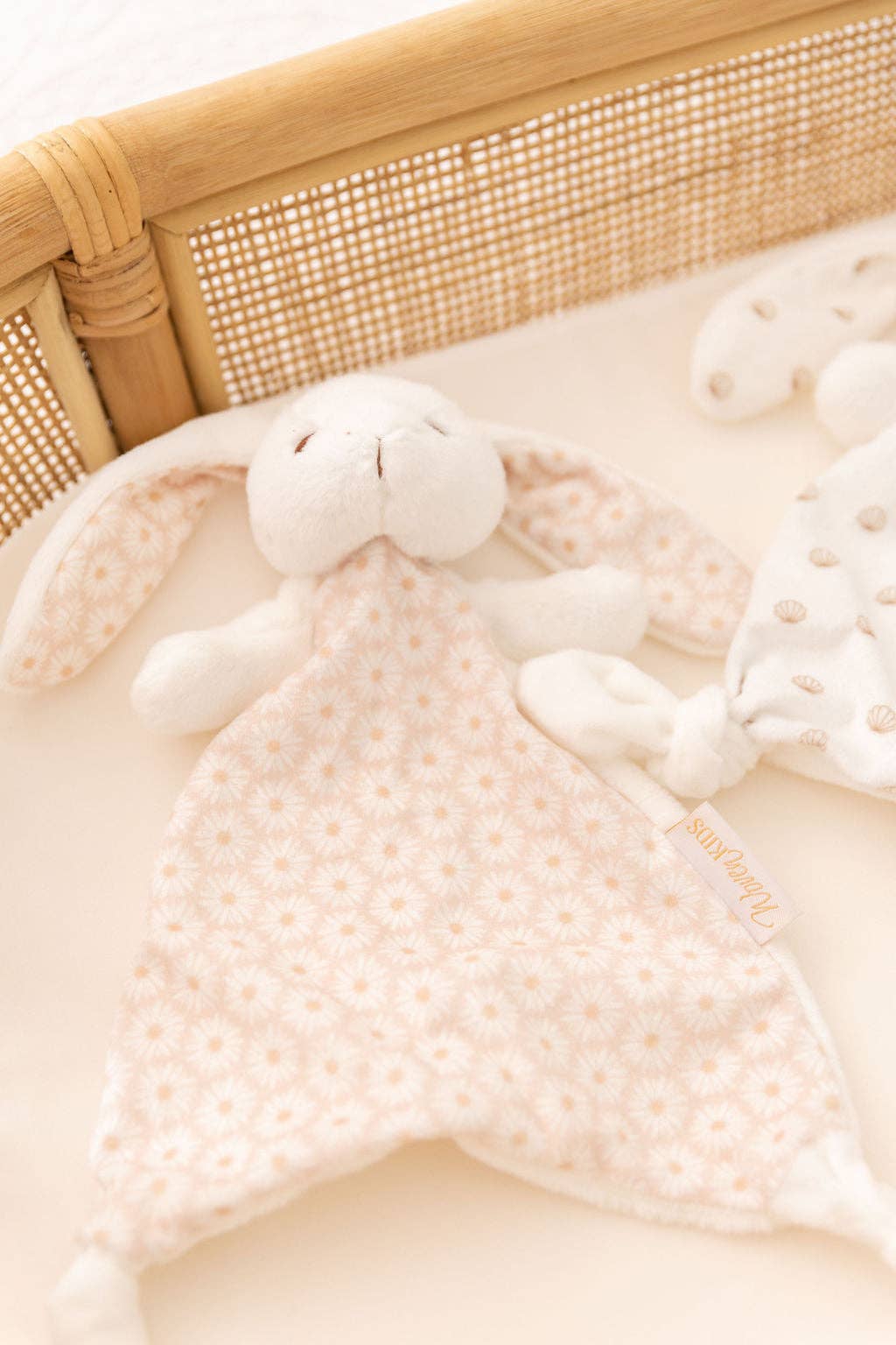 Cuddle Bunny Comforter - Daisy